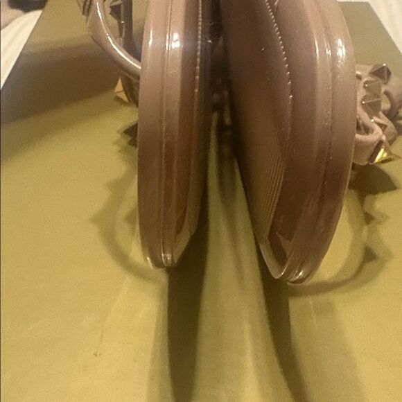 NWT Valentino Garavani Nude Sandals with Gold Studs 39 With Dust bag - Picture 6 of 7